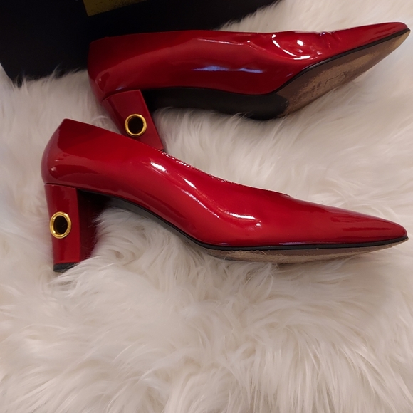 Stuart Weitzman Candy Apple Red Patent Leather Ladies Pumps with Gold Detailing. - Picture 5 of 11